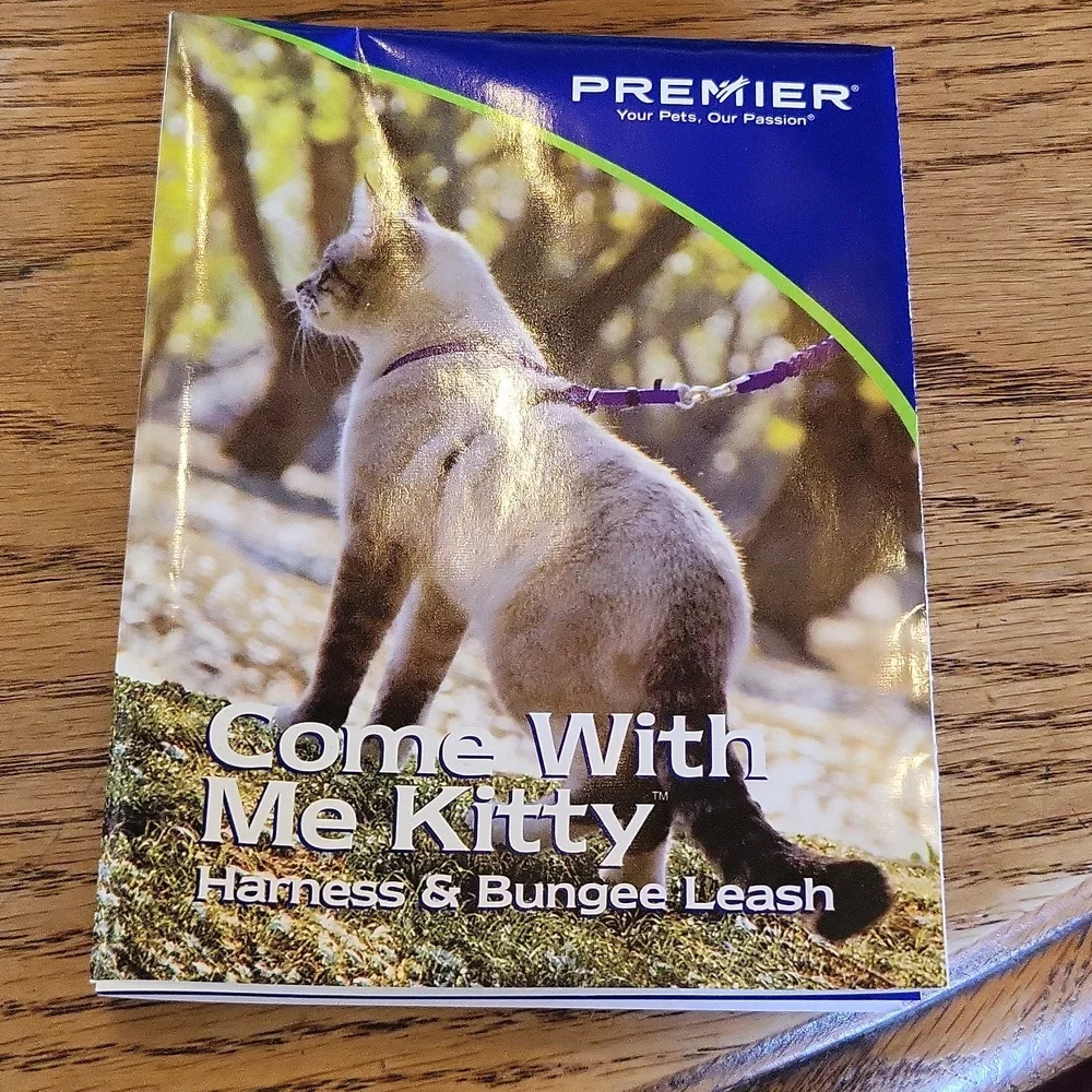 NWOT Premier Come with me Kitty harness and bungee leash set. RED